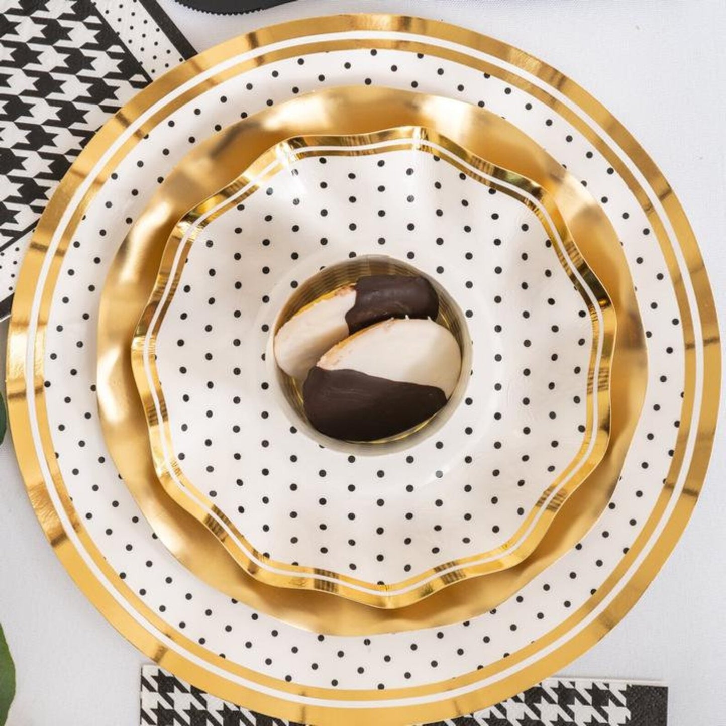 Blanc & Noir Wavy Paper Plate