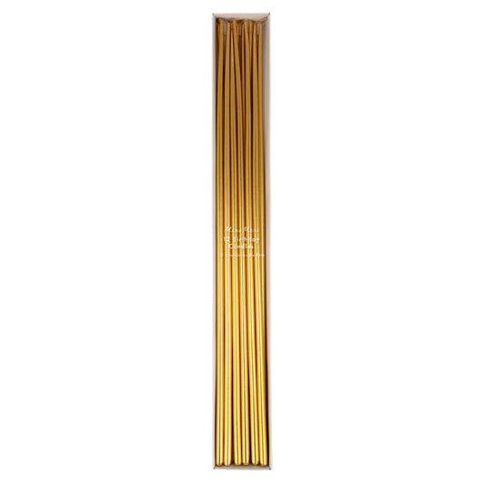 Velas cónicas altas doradas