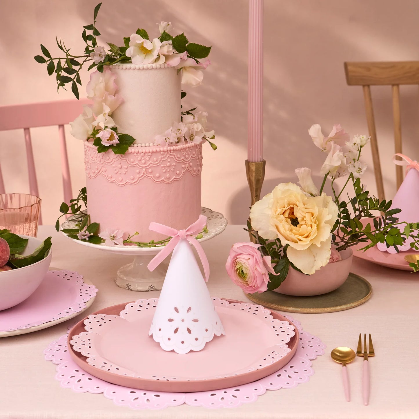 Broderie Anglaise Lace Party Hats (x 8)