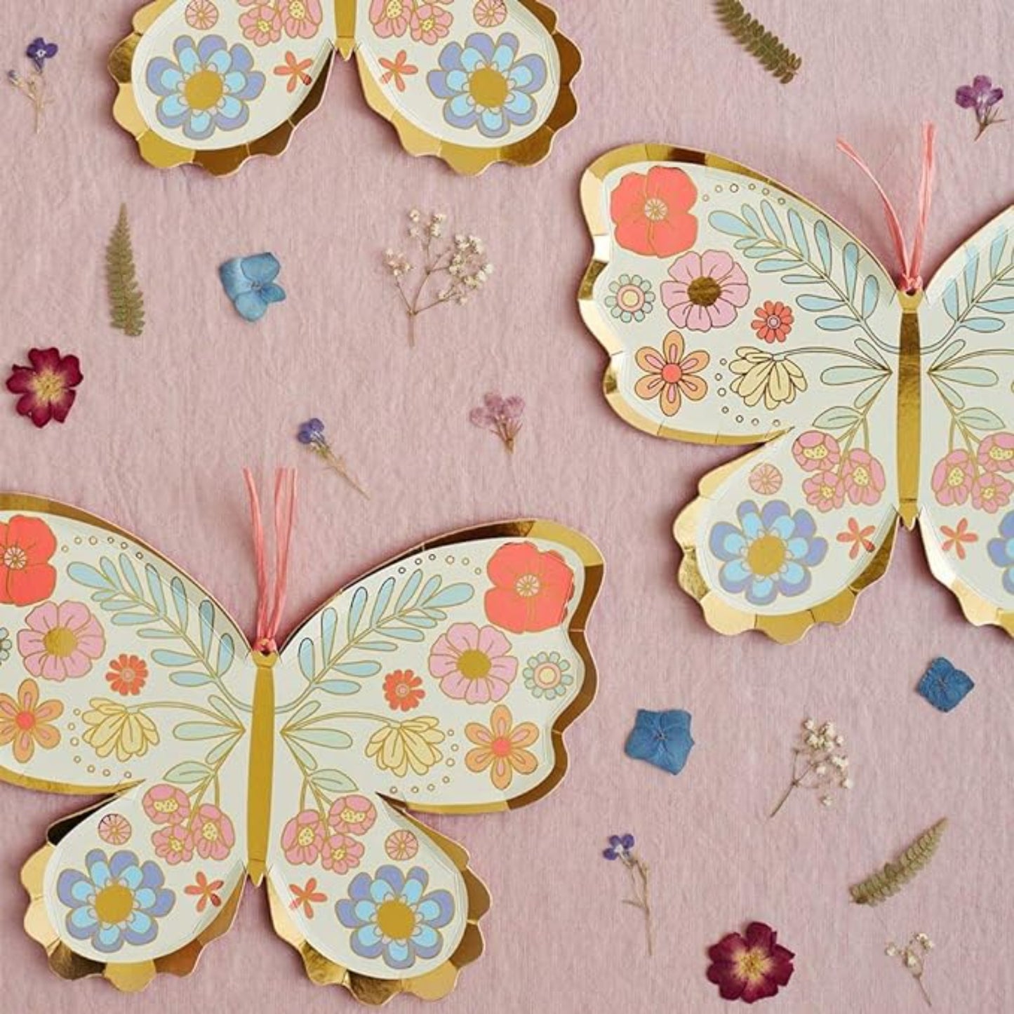 Platos florales de mariposa